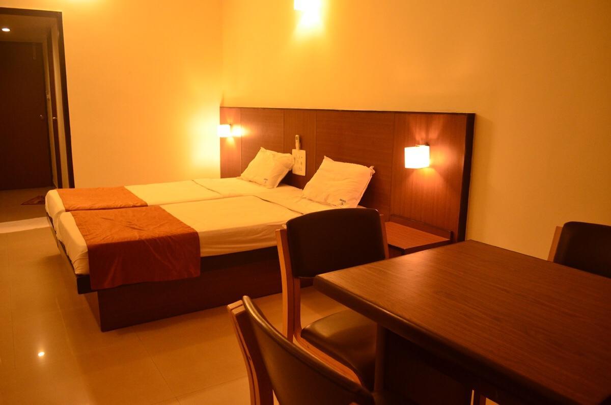 Hotel Century Executive Udupi Esterno foto