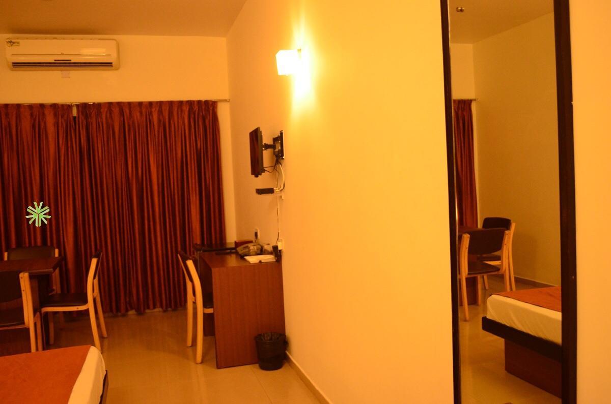 Hotel Century Executive Udupi Esterno foto