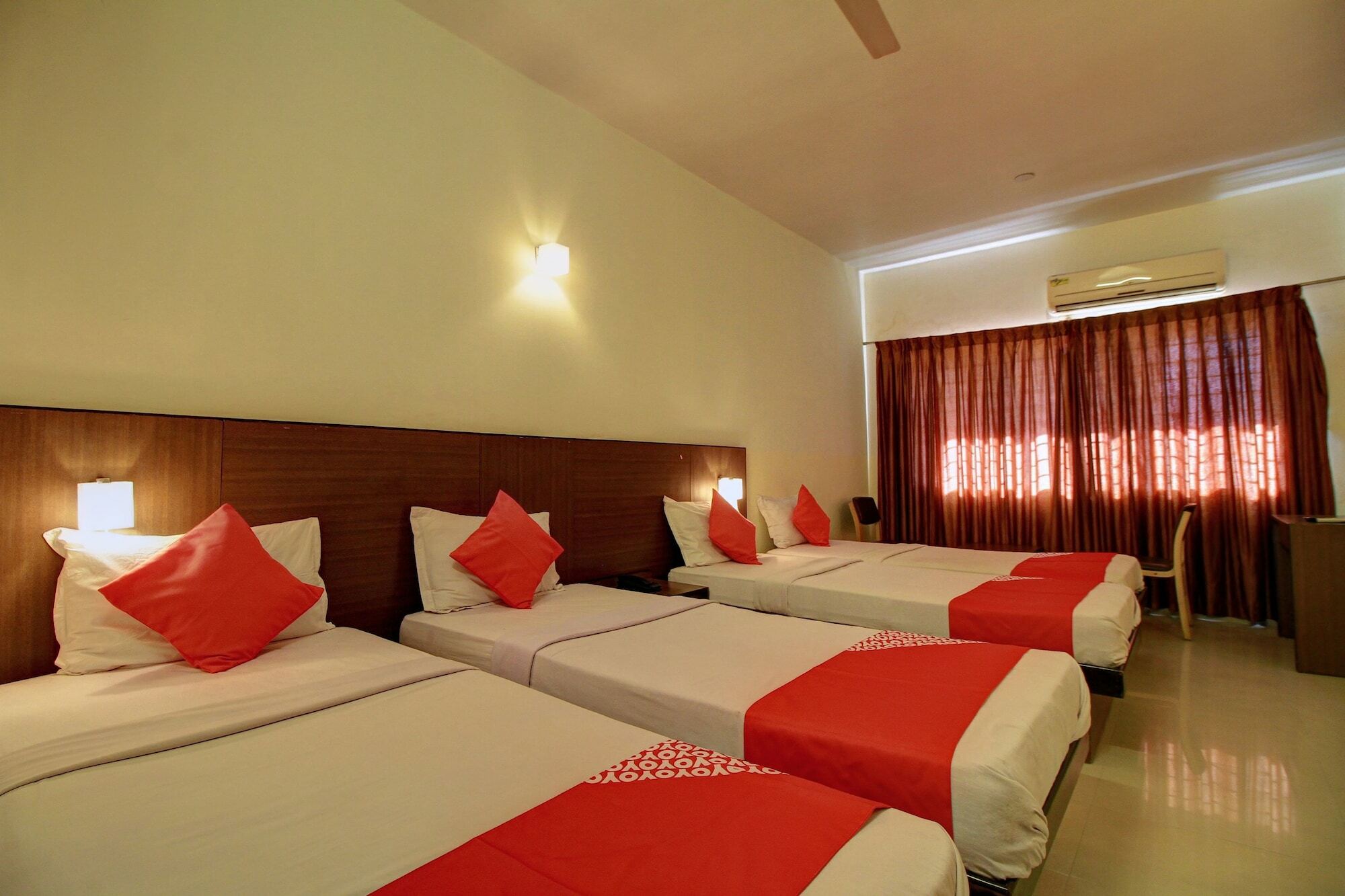 Hotel Century Executive Udupi Esterno foto